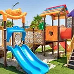 With Swimming Pool Option Next To דירה