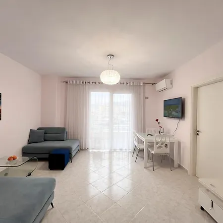 Beachfront With Facilities Апартаменты Влёра